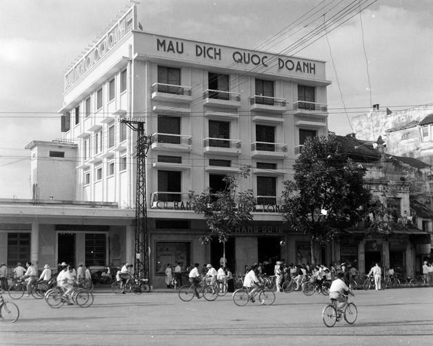 Cửa hàng bách hóa 12 Bờ Hồ, Hà Nội. (Ảnh: Đinh Mẫn/TTXVN)