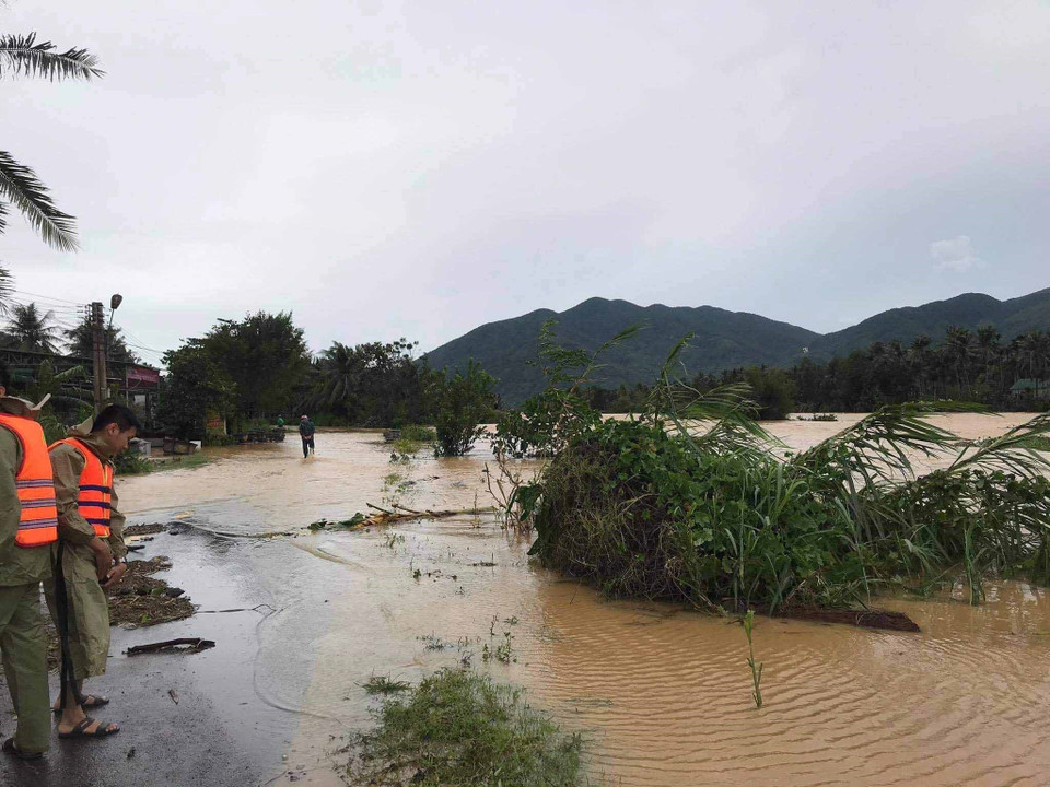 Nhiều địa phương tại huyện An Lão bị ngập và chia cắt. (Ảnh: Tường Quân/TTXVN)