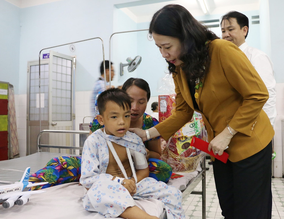 Bí thư Tỉnh ủy An Giang Võ Thị Ánh Xuân là nữ bí thư tỉnh ủy trẻ nhất trong số 6 nữ bí thư tỉnh ủy khóa XII, luôn năng động, trách nhiệm trong công việc, đi sâu đi sát thực tế để xây dựng tỉnh An Giang không ngừng phát triển, vững mạnh. (Ảnh: Công Mạo/TTXVN)