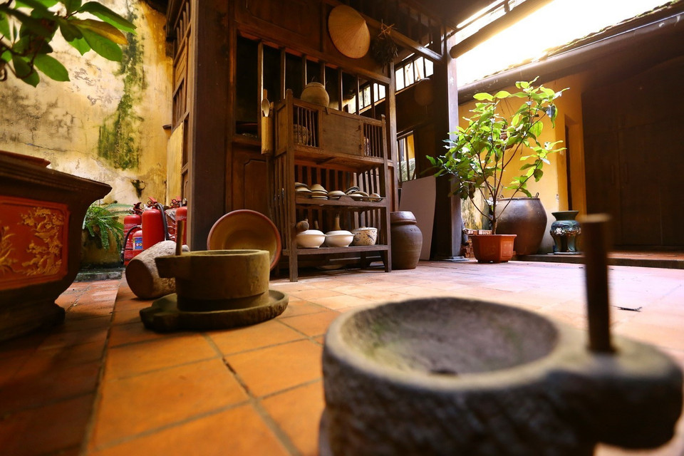 Không gian khu bếp trong ngôi nhà cổ 87 Mã Mây. (Nguồn: TTXVN)