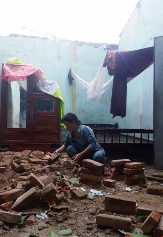 Nhà Trần Thị Báu, thị xã An Nhơn đã bị sập hoàn toàn. (Ảnh: Tường Quân/TTXVN)