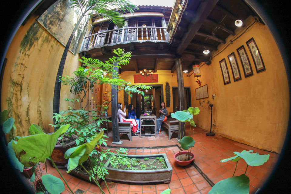 Tái hiện không gian sinh hoạt và kiến trúc đặc trưng của Hà Nội xưa. (Nguồn: TTXVN)