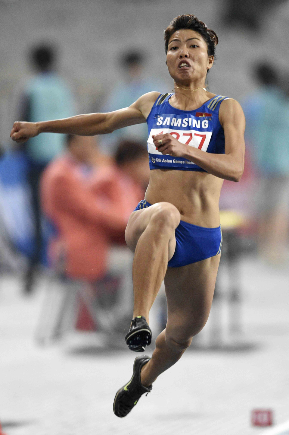 Nữ vận động viên Bùi Thị Thu Thảo giành huy chương vàng điền kinh nội dung nhảy xa tại ASIAD 2018, được vinh danh Công dân Thủ đô ưu tú năm 2018. (Ảnh: TTXVN phát)