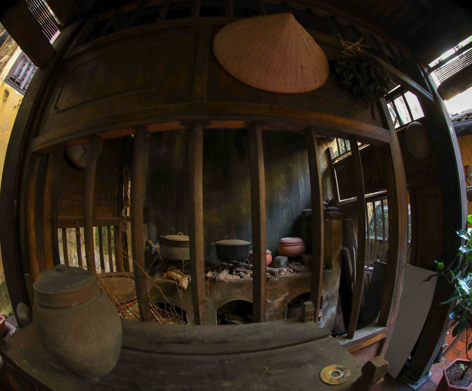 Không gian khu bếp trong ngôi nhà cổ 87 Mã Mây. (Nguồn: TTXVN)