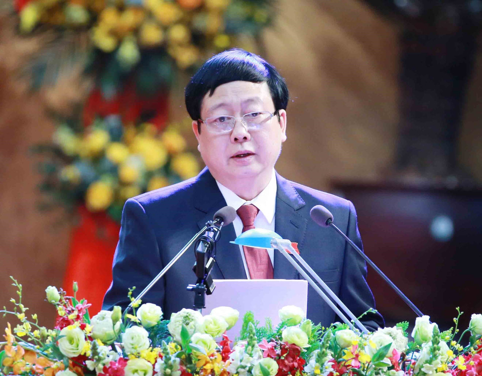 Ông Nguyễn Dương Thái, Phó Bí thư Tỉnh ủy, Chủ tịch Ủy ban nhân dân tỉnh trình bày Báo cáo nhiệm kỳ 2015-2020. (Ảnh: Phương Hoa/TTXVN)