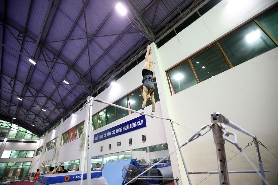 Các vận động tập luyện tại Trung tâm Huấn luyện Thể thao Quốc gia Hà Nội ngày 21/4. (Ảnh: Huy Hùng/TTXVN)