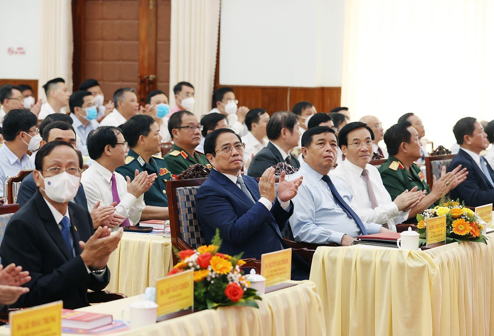 Thủ tướng Phạm Minh Chính và các đại biểu. (Ảnh: Dương Giang/TTXVN)