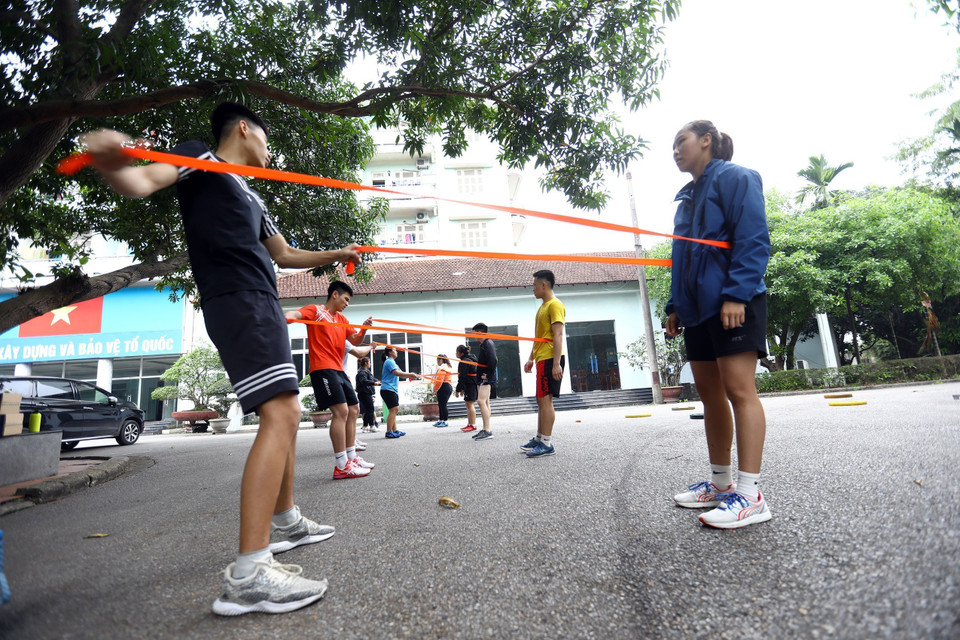 Các vận động viên tập trung luyện tập tại Trung tâm Huấn luyện Thể thao Quốc gia Hà Nội. (Ảnh: Huy Hùng/TTXVN)
