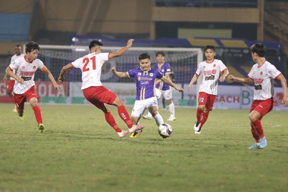 Quang Hải có trận đấu cuối trong màu áo Câu lạc bộ Hà Nội tối 7/4/2022. (Ảnh: Minh Quyết/TTXVN)