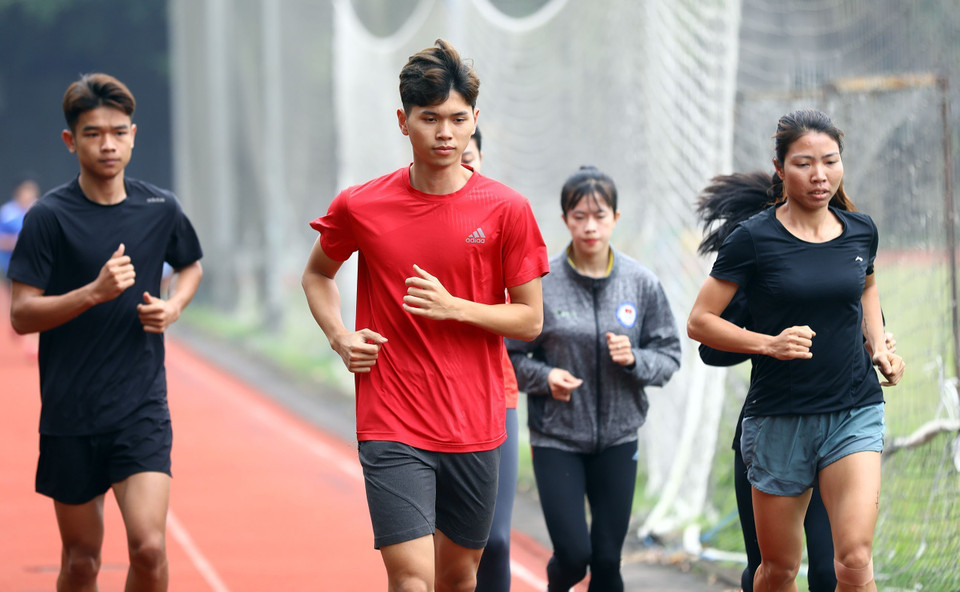 Vận động viên đội tuyển Điền kinh tập luyện. (Ảnh: Huy Hùng/TTXVN)