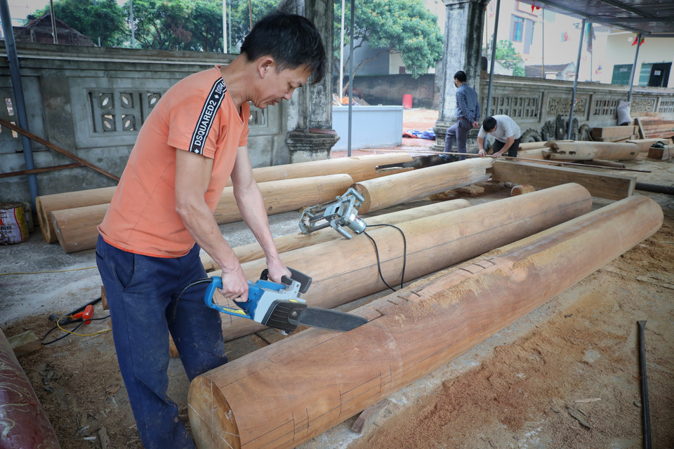 Tu sửa Đình Xuân Biểu, xã Xuân Cẩm, huyện Hiệp Hòa (Bắc Giang), nơi nổ ra cuộc khởi nghĩa giành chính quyền, mở đầu cuộc Tổng khởi nghĩa Cách mạng Tháng tám năm 1945. (Ảnh: Danh Lam/TTXVN)