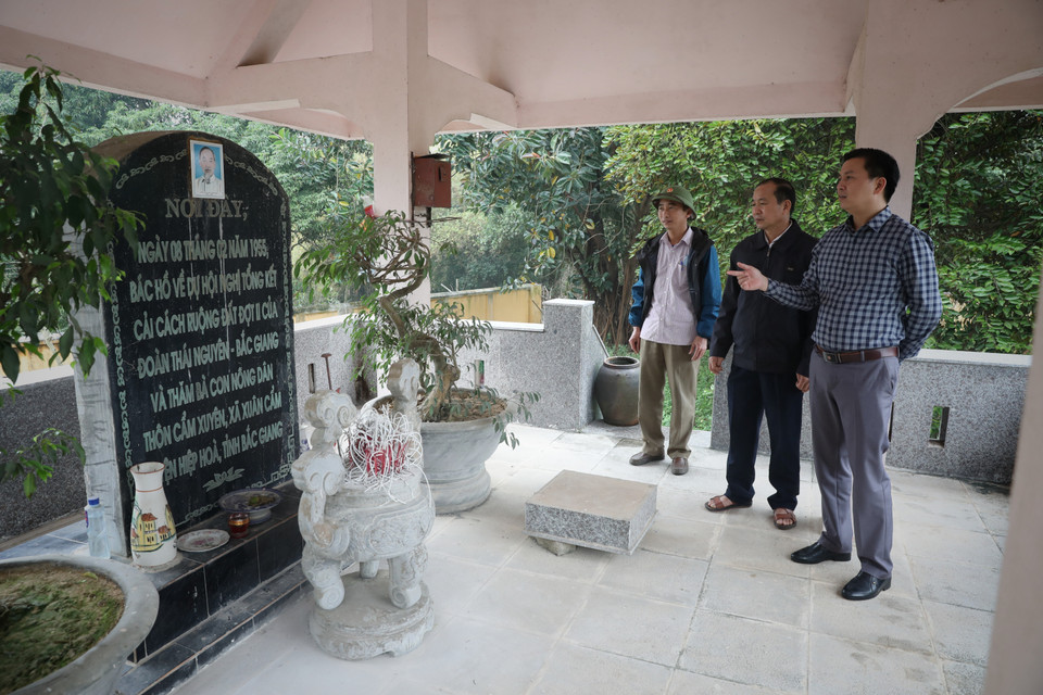 Khu nhà bia lưu niệm Hồ Chí Minh thôn Cẩm Xuyên, xã Xuân Cẩm. (Ảnh: Danh Lam/TTXVN)