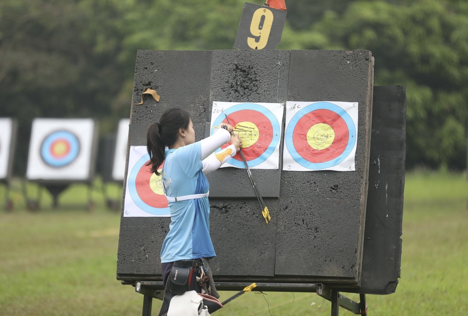 Cung thủ Đỗ Thị Ánh Nguyệt là "niềm hy vọng vàng" cho bắn cung Việt Nam tại SEA Games 31. (Ảnh: Minh Quyết/TTXVN)