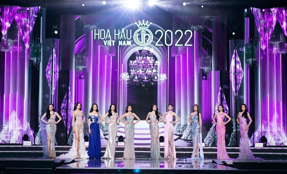 Top 10 rạng rỡ trong trang phục dạ hội tại đêm Chung kết Hoa hậu Việt Nam 2022. (Ảnh: Thu Hương/TTXVN)