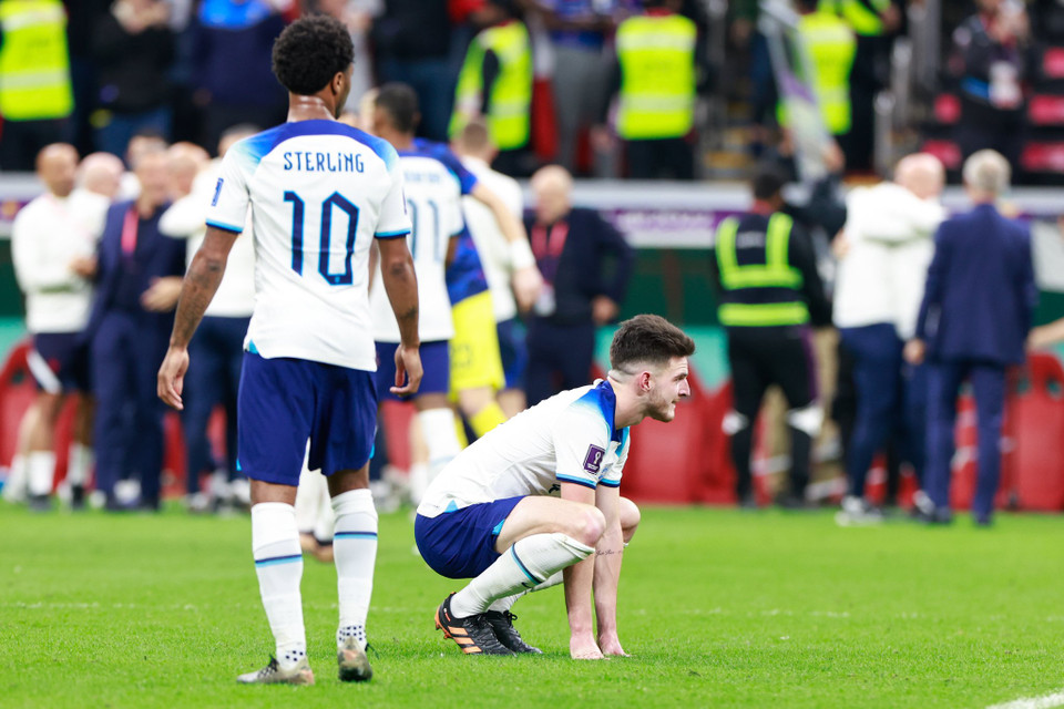 Nỗi buồn của các cầu thủ Anh... (Ảnh: Hải An/Vietnam+)