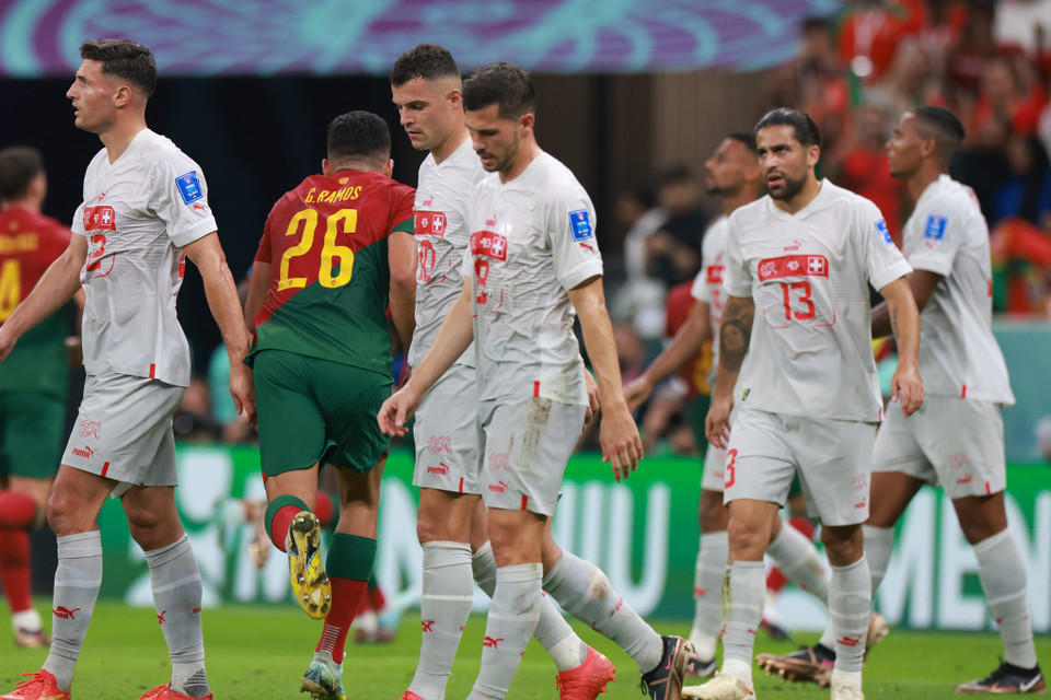 Nỗi buồn của các cầu thủ Thụy Sĩ. (Ảnh: Hải An/Vietnam+)