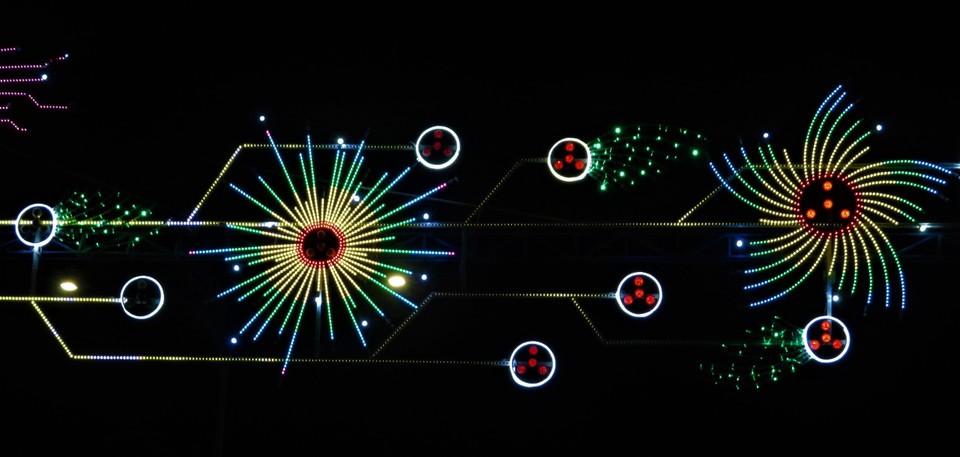 Đường đèn nghệ thuật Cần Thơ mừng Xuân mới. (Ảnh: Ánh Tuyết/TTXVN)