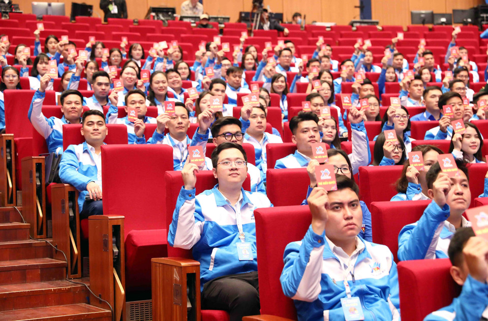 Các đại biểu biểu quyết thông qua nội dung chương trình Đại hội. (Ảnh: Phạm Kiên/TTXVN)