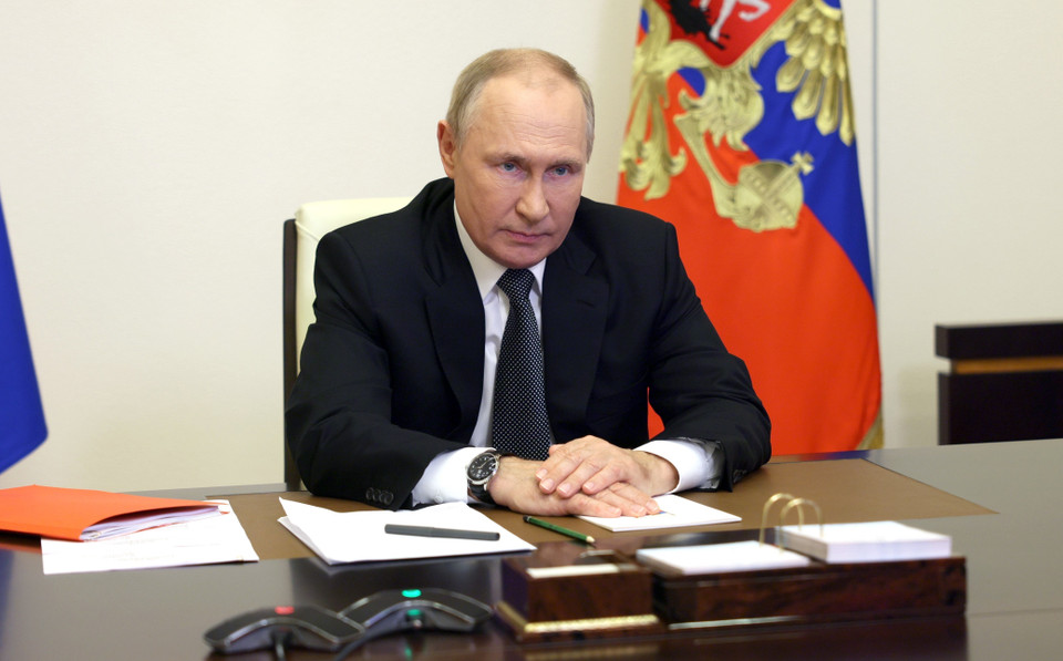 Sự kiện 1: Nga tiến hành chiến dịch quân sự đặc biệt tại Ukraine. Ngày 24/2, Tổng thống Nga Putin ký quyết định bắt đầu chiến dịch quân sự đặc biệt tại Ukraine. Xung đột nghiêm trọng và chưa có dấu hiệu dừng lại, đẩy quan hệ Nga-phương Tây vào vòng xoáy đối đầu mới. (Nguồn: AFP/TTXVN)