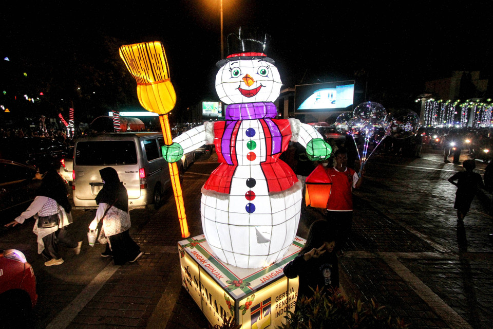 Trưng bày đèn lồng đón Giáng sinh tại Surakarta, Trung Java, Indonesia, ngày 10/12/2022. (Ảnh: THX/TTXVN)