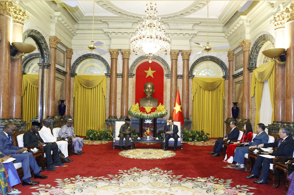 Sáng 7/12, tại Phủ Chủ tịch, Chủ tịch nước Nguyễn Xuân Phúc tiếp Phó Tổng thống Cộng hòa Liên bang Nigeria Yemi Osinbajo đang có chuyến thăm chính thức Việt Nam. (Ảnh: Thống Nhất/TTXVN)