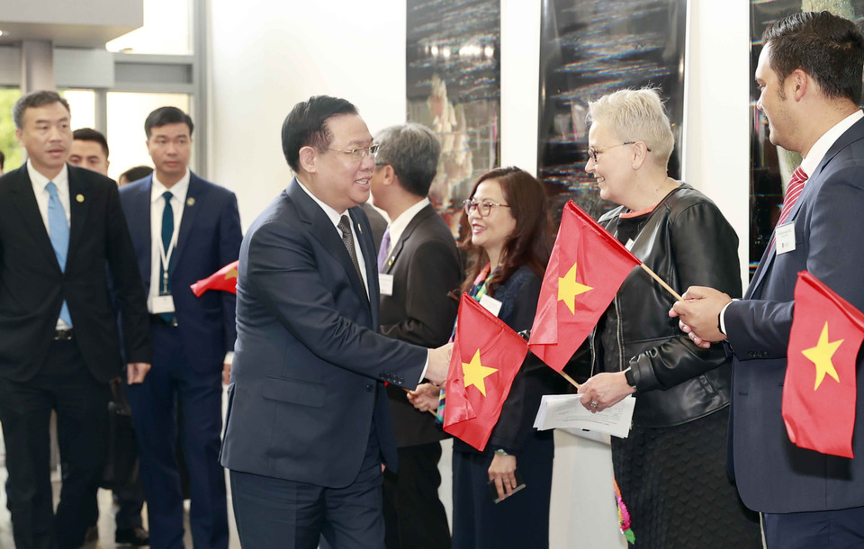 Chủ tịch Quốc hội Vương Đình Huệ với giảng viên, sinh viên Đại học Waikato. (Ảnh: Doãn Tấn/TTXVN)