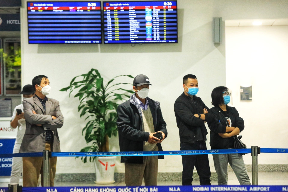 Chuyên cơ mang số hiệu QH9066 của Hãng hàng không Bamboo Airways đưa công dân Việt Nam sơ tán từ Ukraine hạ cánh xuống sân bay Quốc tế Nội Bài vào lúc 6h15 ngày 10/3/2022.(Ảnh: Tuấn Anh/TTXVN)