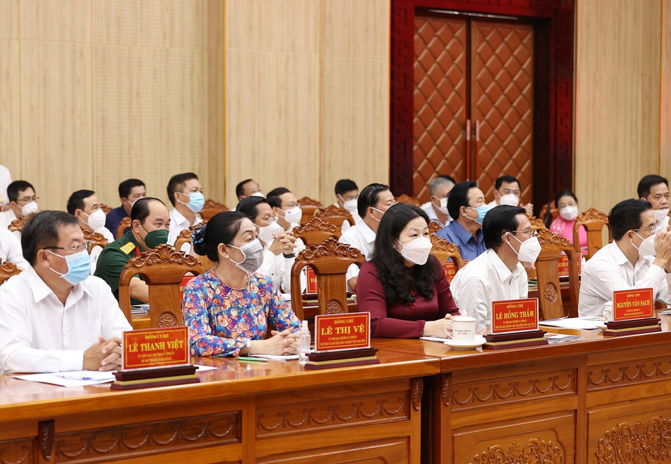 Các vị lãnh đạo chủ chốt tỉnh Kiên Giang tham dự buổi làm việc. (Ảnh: Dương Giang/TTXVN)