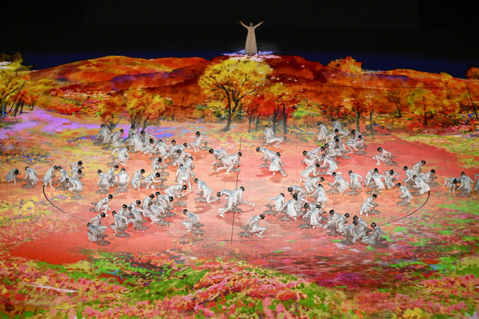 Các nghệ sỹ biểu diễn tại lễ khai mạc Paralympic mùa Đông Bắc Kinh 2022, Trung Quốc tối 4/3/2022. (Ảnh: AFP/TTXVN)