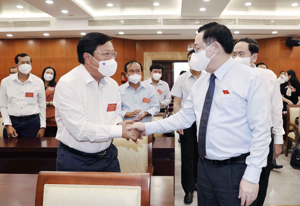 Chủ tịch Quốc hội Vương Đình Huệ với các đại biểu. (Ảnh: Doãn Tấn/TTXVN)