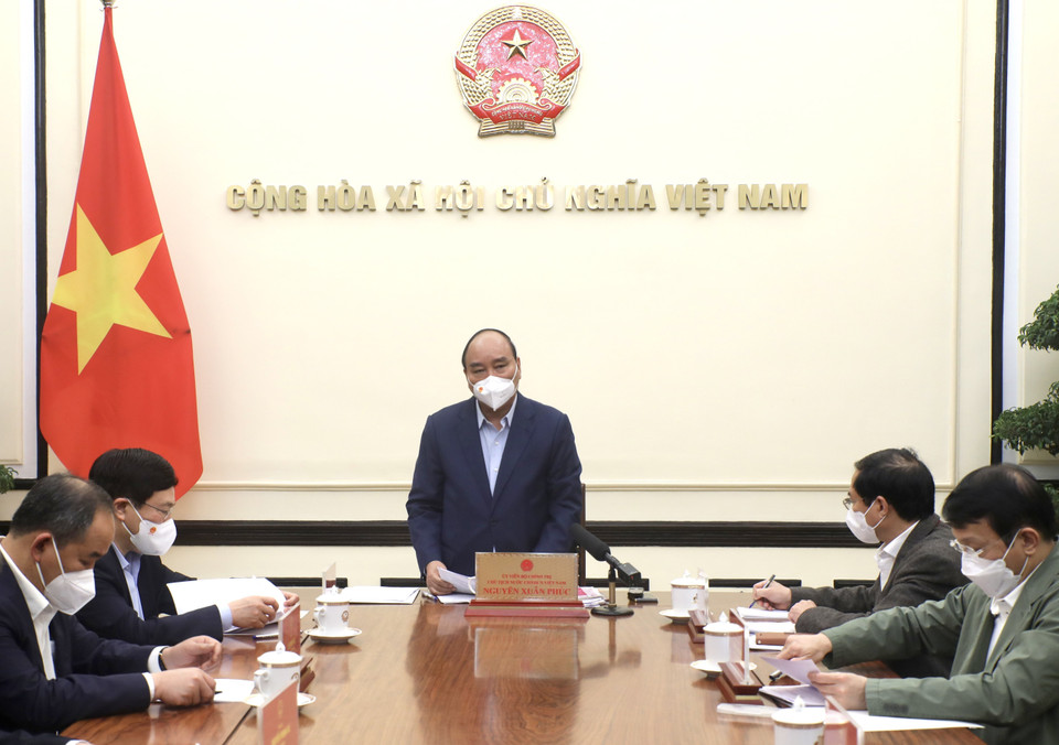 Chủ tịch nước Nguyễn Xuân Phúc chủ trì họp về công tác đưa công dân Việt Nam từ Ukraine về nước. (Ảnh: Lâm Khánh/TTXVN)