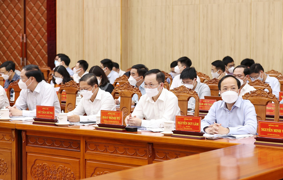 Các vị lãnh đạo chủ chốt tỉnh Kiên Giang tham dự buổi làm việc. (Ảnh: Dương Giang/TTXVN)