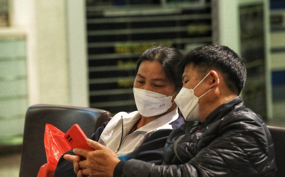 Chuyên cơ mang số hiệu QH9066 của Hãng hàng không Bamboo Airways đưa công dân Việt Nam sơ tán từ Ukraine hạ cánh xuống sân bay Quốc tế Nội Bài vào lúc 6h15 ngày 10/3. (Ảnh: Tuấn Anh/TTXVN)