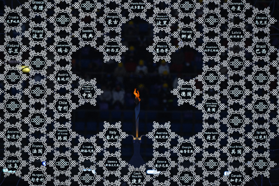 Ngọn đuốc Paralympic tại lễ khai mạc Paralympic mùa Đông Bắc Kinh 2022, Trung Quốc tối 4/3/2022. (Ảnh: AFP/TTXVN)