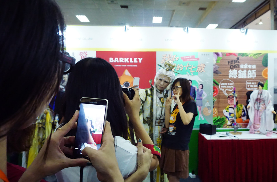 Được biết, tại Việt Nam, các fan cuồng của nghệ thuật Cosplay còn lập hẳn Fanpage dành cho anh chàng nghệ sỹ điển trai này. (Ảnh: Võ Phương/Vietnam+)