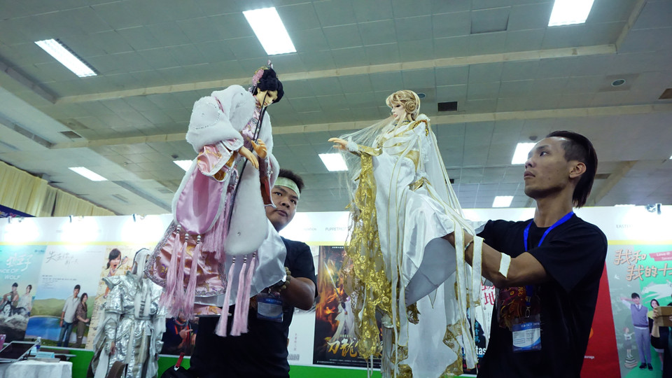 Tiết mục do đoàn kịch múa rối Pili biểu diễn. (Ảnh: Võ Phương/Vietnam+)