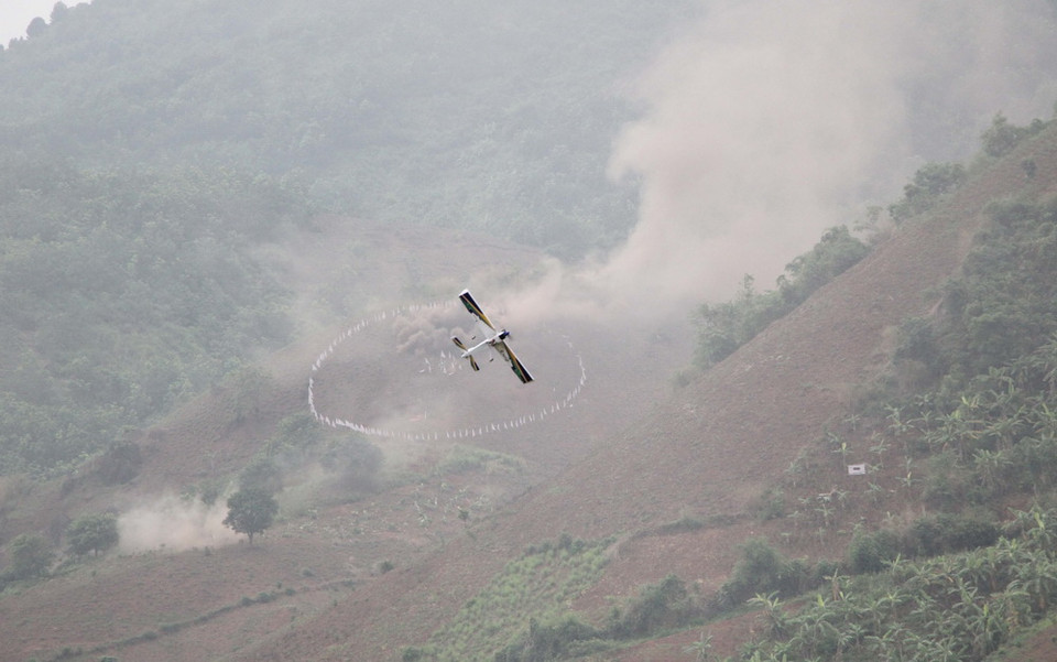 Hiện trường thực binh bắn chiến đấu. (Ảnh: Nguyễn Cường/TTXVN)