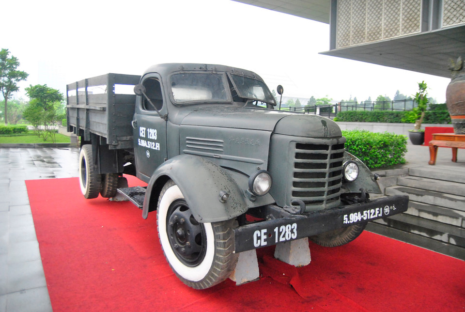 Chiếc xe vận tải CA-10 chở bộ đội đặc công trong đội hình mũi thọc sâu tiến vào Dinh Độc Lập trưa 30/4/1975. (Ảnh: Võ Phương/Vietnam+)