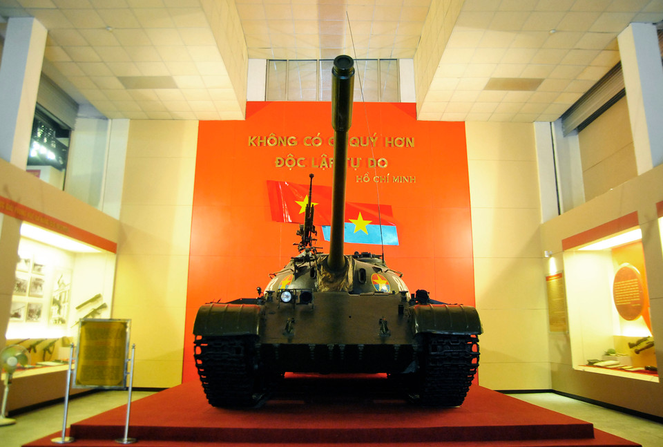 Xe tăng 843 do Liên Xô chế tạo, viện trợ cho Việt Nam trong kháng chiến chống Mỹ. Xe được biên chế về Đại đội tăng 4 (Tiểu đoàn tăng 1, Lữ đoàn Tăng Thiết giáp 203, Quân đoàn 2) từ tháng 5/1974 (Ảnh: Võ Phương/Vietnam+).