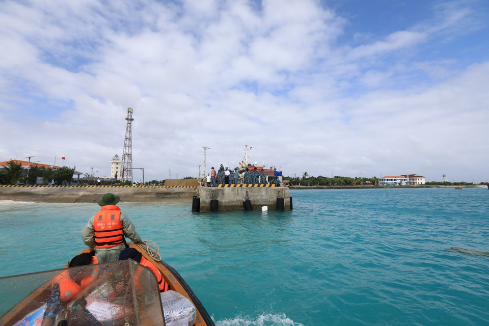 Đến với đảo Sinh Tồn. (Ảnh: Thành Đạt/TTXVN)