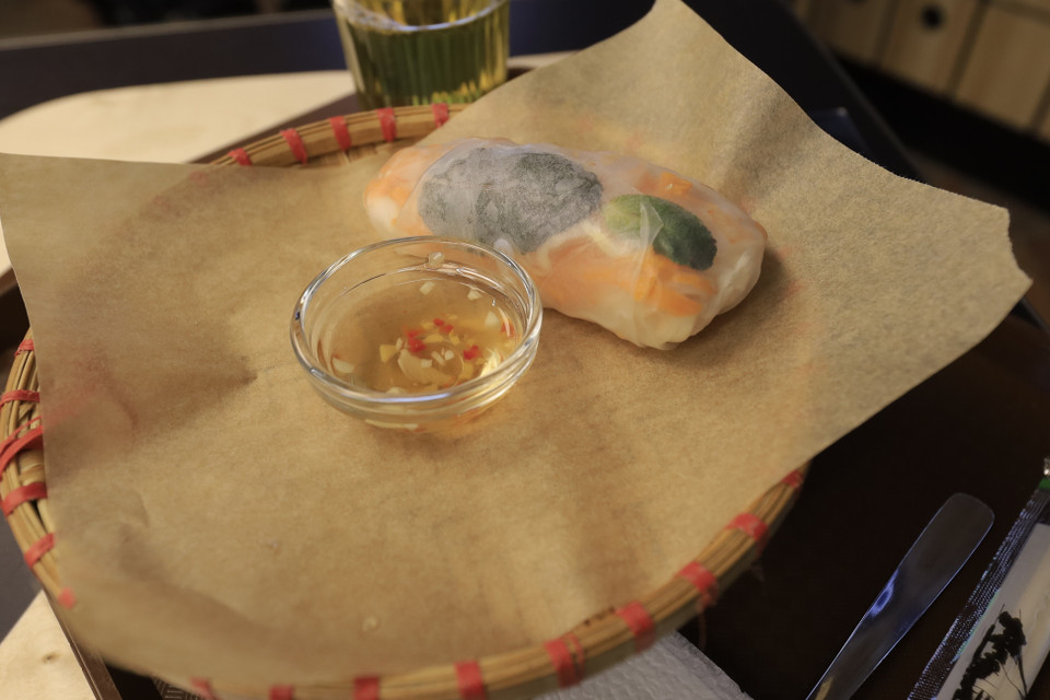 Nem tôm và các món ăn hải sản luôn hấp dẫn với người dân Nga. (Ảnh: Duy Trinh/TTXVN)