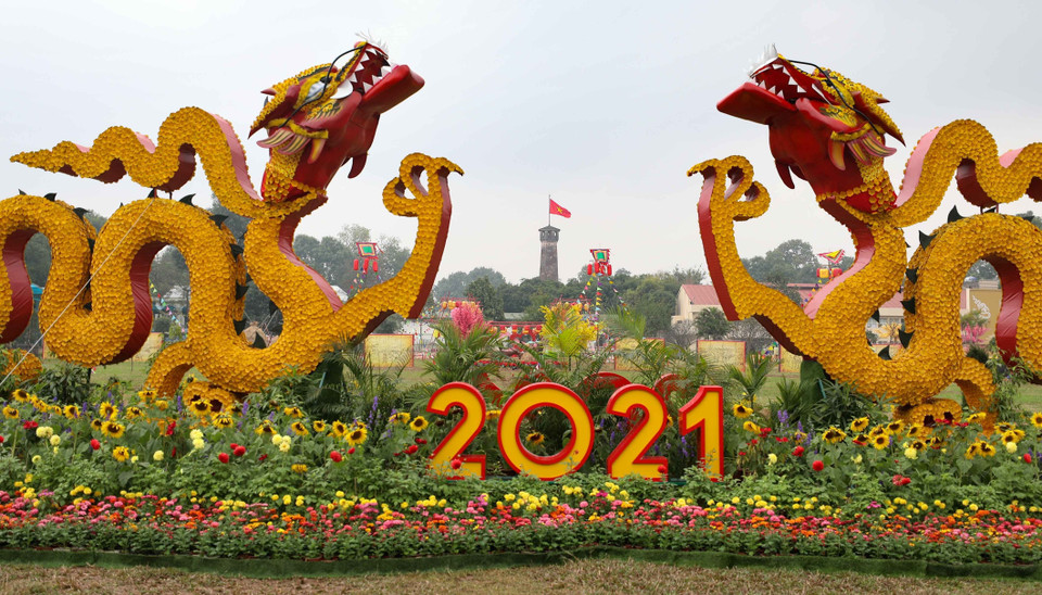 Đón Xuân mới Tân Sửu 2021, Hoàng Thành Thăng Long được trang trí rực rỡ. (Ảnh: Thanh Tùng/TTXVN)