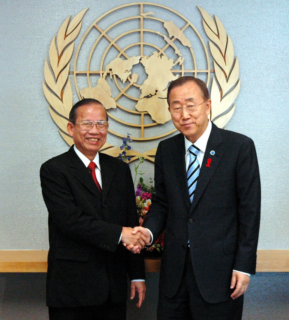 Phó Thủ tướng Trương Vĩnh Trọng gặp Tổng thư ký Liên hợp quốc Ban Ki-moon tại Trụ sở Liên hợp quốc ở New York (Mỹ), ngày 9/6/2011. (Ảnh: Nguyễn Hữu Trung/TTXVN)