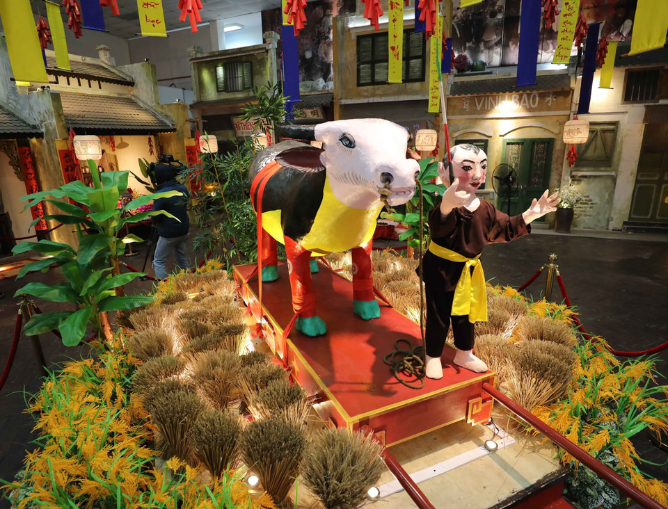 Không gian trưng bày với chủ đề Tân Sửu nghênh Xuân. (Ảnh: Thanh Tùng/TTXVN)