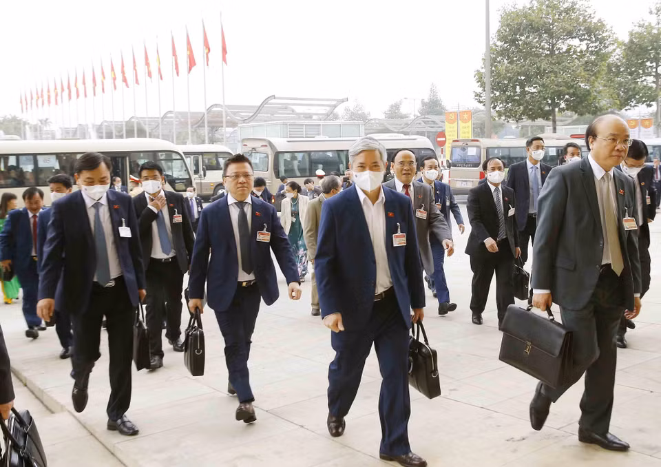 Tham dự Đại hội XIII có 1.587 đại biểu chính thức, đại diện cho gần 5,2 triệu đảng viên trên cả nước. Trong ảnh: Đoàn đại biểu Đảng bộ Khối các cơ quan Trung ương đến dự Đại hội. (Nguồn: TTXVN)