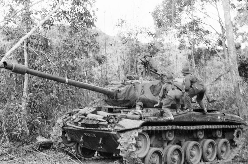 Xe tăng M-41 của Mỹ bị quân ta đánh chiếm. (Ảnh: Lương Nghĩa Dũng/TTXVN)