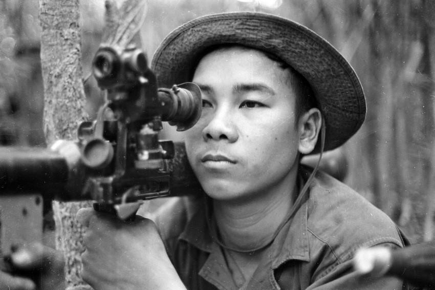Nguyễn Ngọc Tân, chiến sỹ bắn B40 đại đội 8 quân giải phóng chỉ với 2 quả đạn đã bắn tan xác 2 máy bay địch chở đầy quân ngụy Sài Gòn. (Ảnh: Nghĩa Dũng/TTXVN)