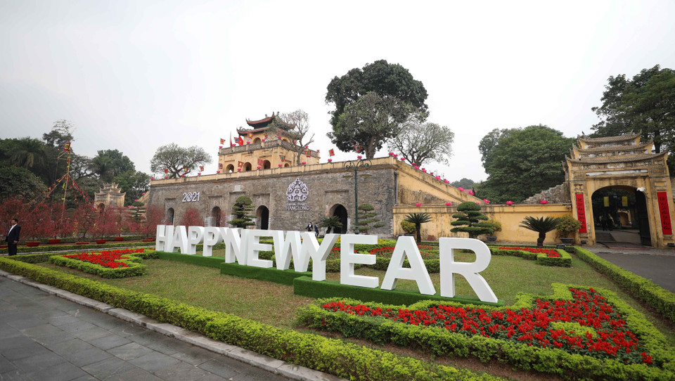 Đón Xuân mới Tân Sửu 2021, Hoàng Thành Thăng Long được trang trí rực rỡ. (Ảnh: Thanh Tùng/TTXVN)