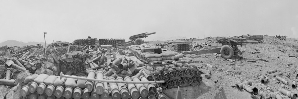 Trận địa pháo của địch ở đồi A Rinh bị quân giải phóng tiêu diệt. (Ảnh: Lương Nghĩa Dũng/TTXVN)