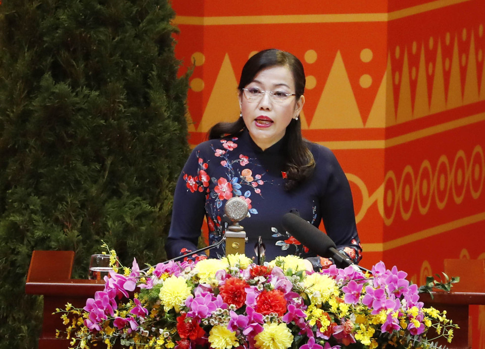 Đồng chí Nguyễn Thanh Hải, Ủy viên Đoàn Thư ký Đại hội đọc danh sách các chính Đảng, tổ chức và bạn bè quốc tế gửi thư, điện chúc mừng Đại hội XIII của Đảng. (Nguồn: TTXVN)